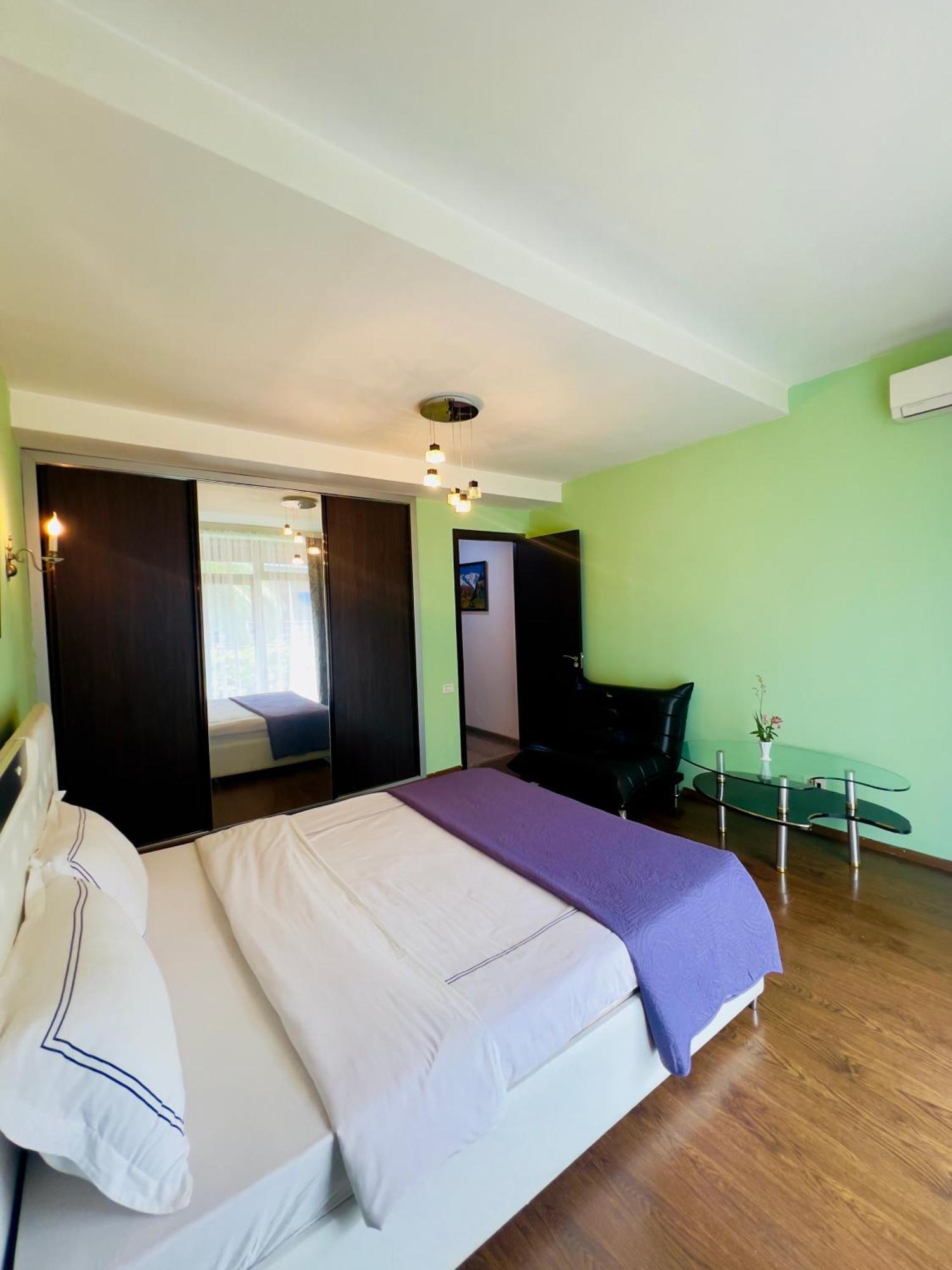 Apartment Maisi Batoemi Buitenkant foto