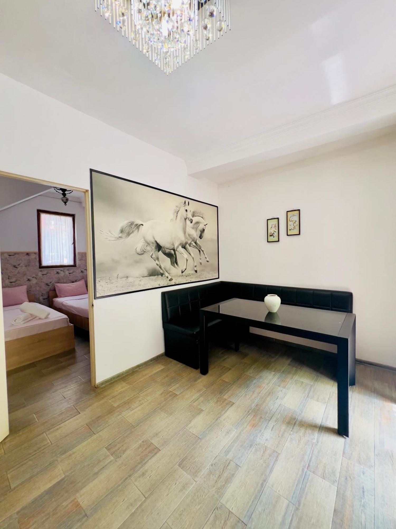 Apartment Maisi Batoemi Buitenkant foto